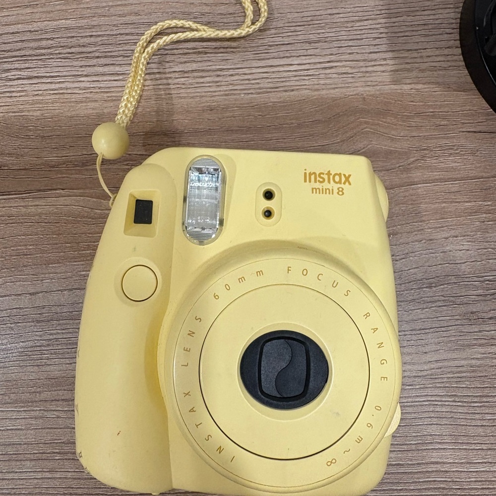 Instax Mini 8 in Sunny Yellow